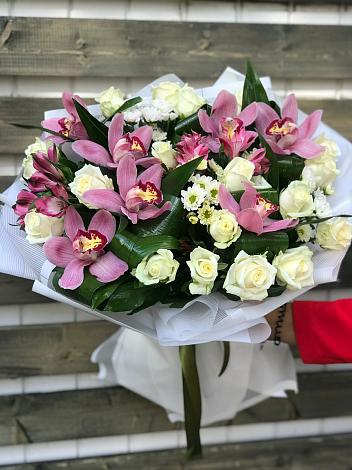 Букет цветов из: Розы и Хризантемы в Хоре