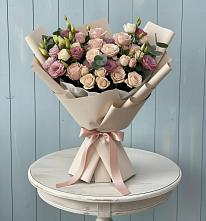 Букет цветов из:  Розы и Лизиантусы в Хоре