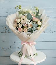 Букет цветов из:  Розы и Лизиантусы в Хоре