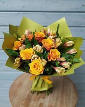 Букет цветов из:  Альстромерии и Розы в Хоре