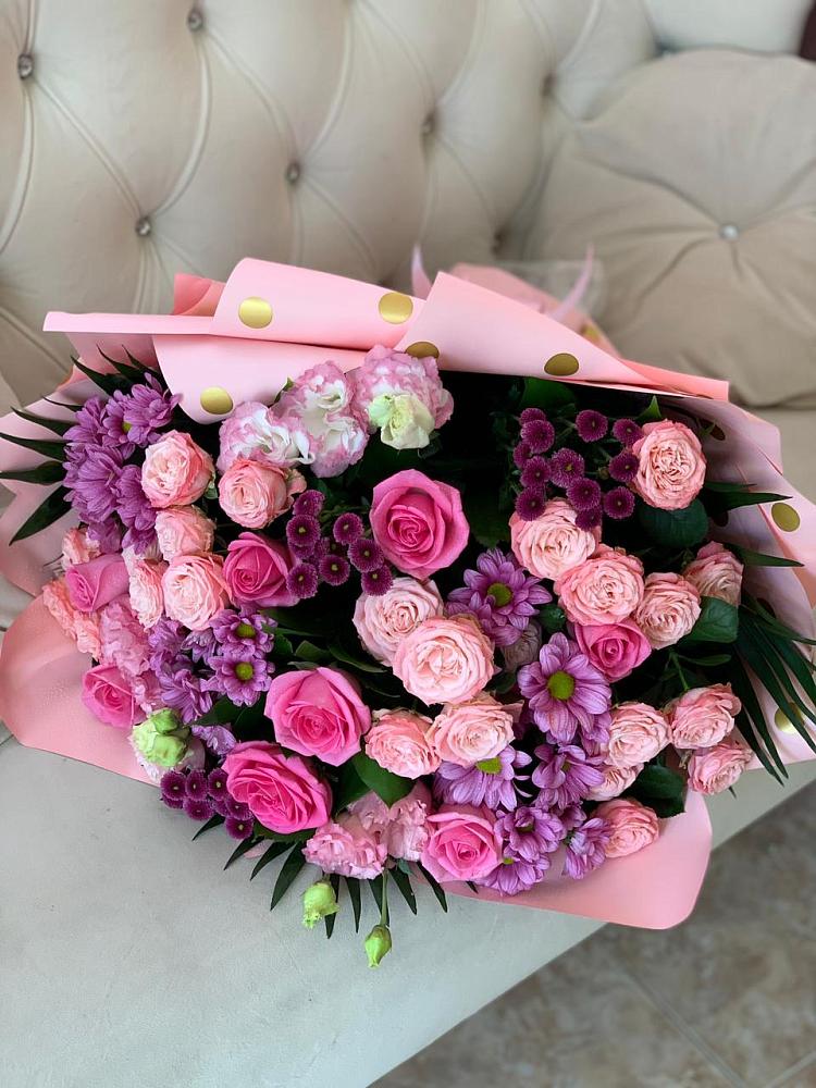 Букет цветов из: Хризантемы, Розы и Лизиантусы в Хоре