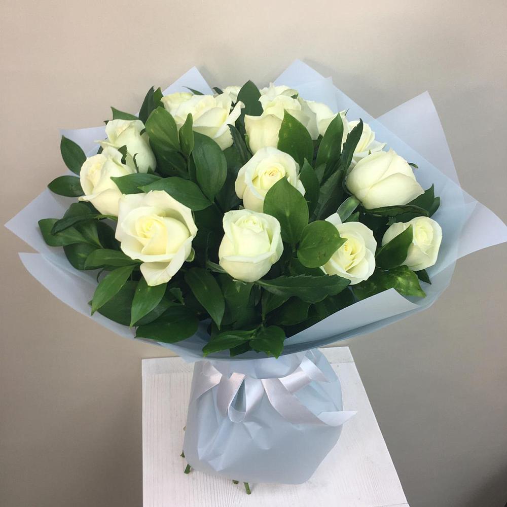 Букет 15 Белых роз Проуд в Хоре