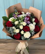 Букет цветов из:  Розы и Альстромерии в Хоре