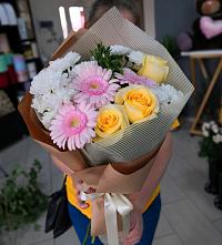 Букет цветов из:  Герберы, Розы и Хризантемы в Хоре