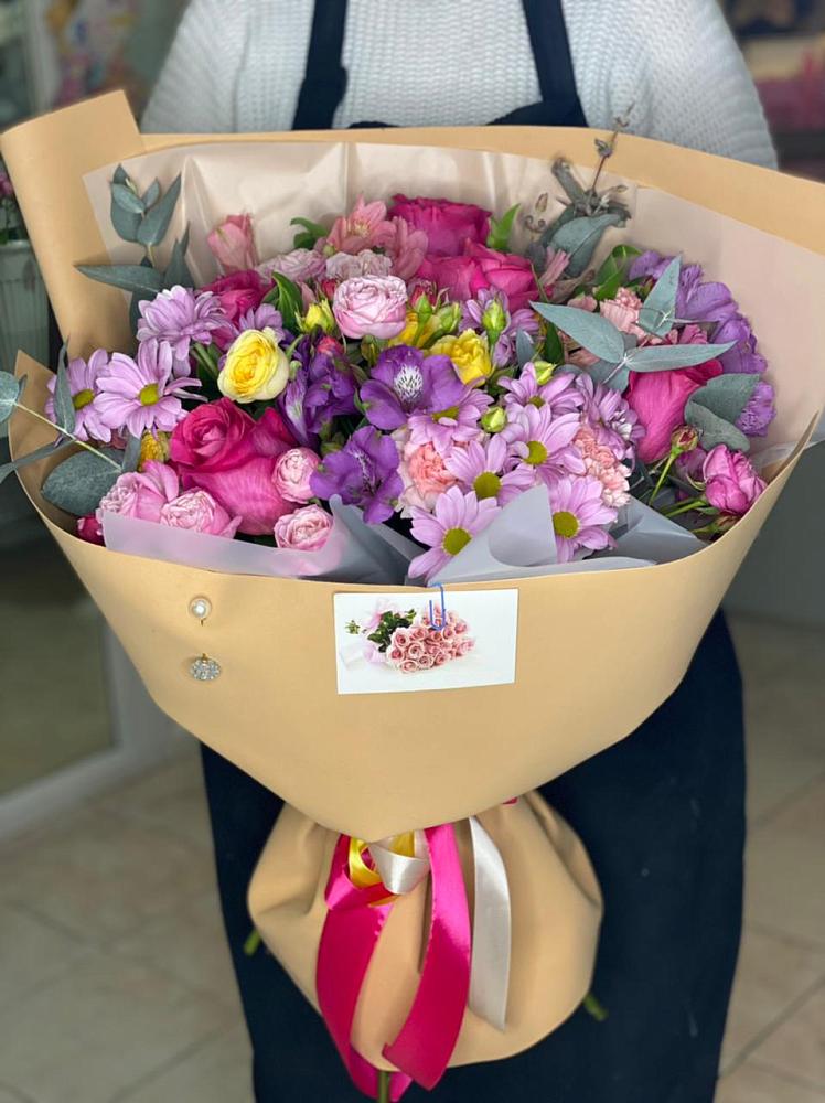 Букет цветов из: Хризантемы, Гвоздики и Альстромерии в Хоре