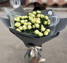 Букет Белые кустовые розы Солинеро в Хоре