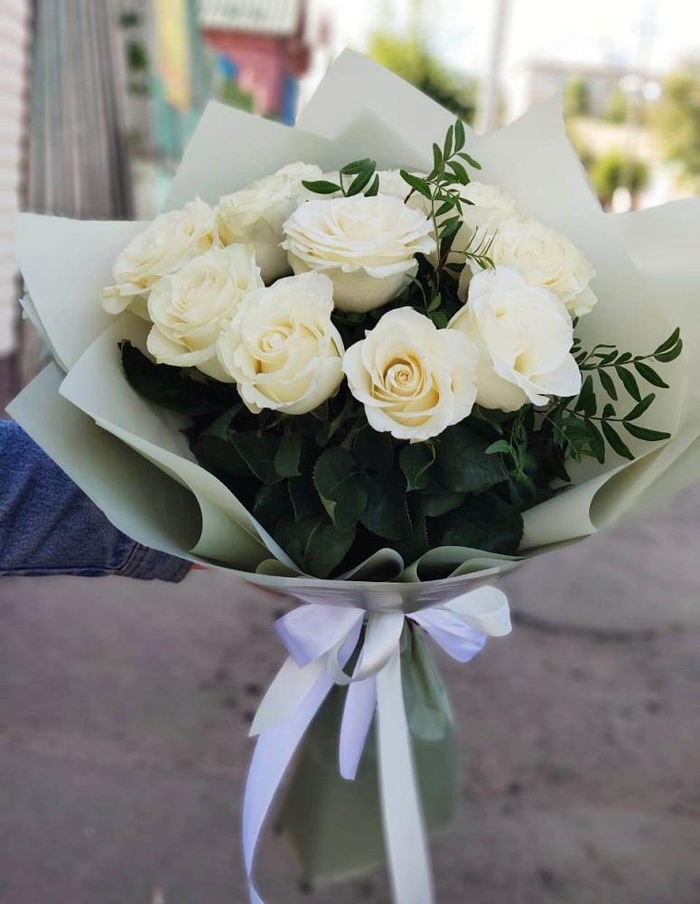 Букет Белые розы Проуд в Хоре