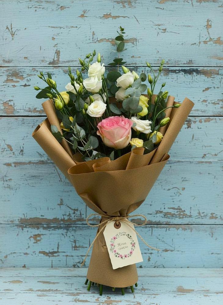 Букет цветов из: Розы и Лизиантусы в Хоре