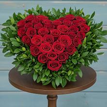 Цветочная композиция из Розы в виде сердца в Хоре