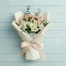 Букет цветов из:  Альстромерии в Хоре