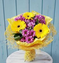 Букет цветов из:  Хризантемы и Герберы в Хоре
