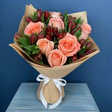 Букет цветов из:  Розы и Альстромерии в Хоре