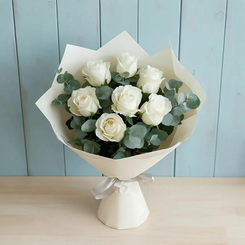 Букет Белые розы в Эвкалипте в Хоре