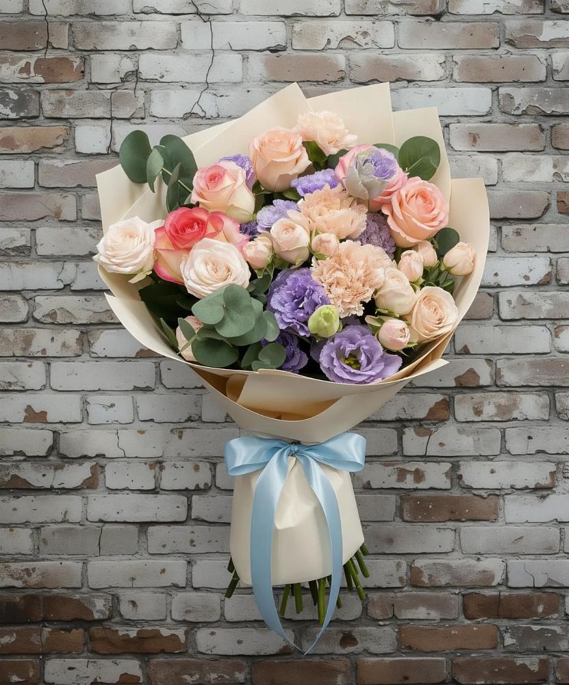 Букет цветов из: Розы, Лизиантусы и Гвоздики в Хоре