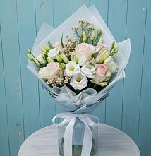 Букет цветов из:  Розы и Лизиантусы в Хоре