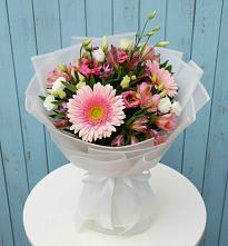 Букет цветов из:  Герберы, Альстромерии и Лизиантусы #REPLACE_PRED# Хоре