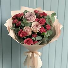 Букет цветов из:  Гвоздики и Розы в Хоре