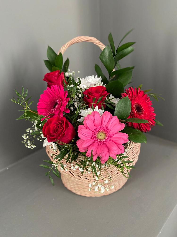 Цветочная композиция из Розы, Хризантемы и Герберы в корзине в Хоре