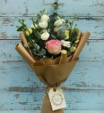 Букет цветов из:  Розы и Лизиантусы в Хоре
