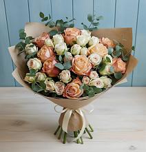 Букет цветов из:  Альстромерии и Розы в Хоре