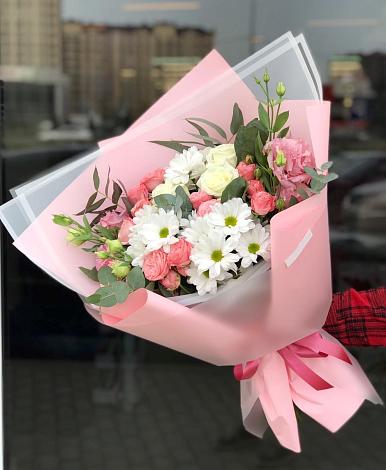 Букет цветов из: Розы, Лизиантусы и Хризантемы в Хоре