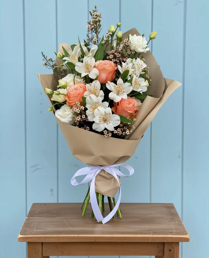 Букет цветов из: Альстромерии, Лизиантусы, Розы и Хризантемы в Хоре